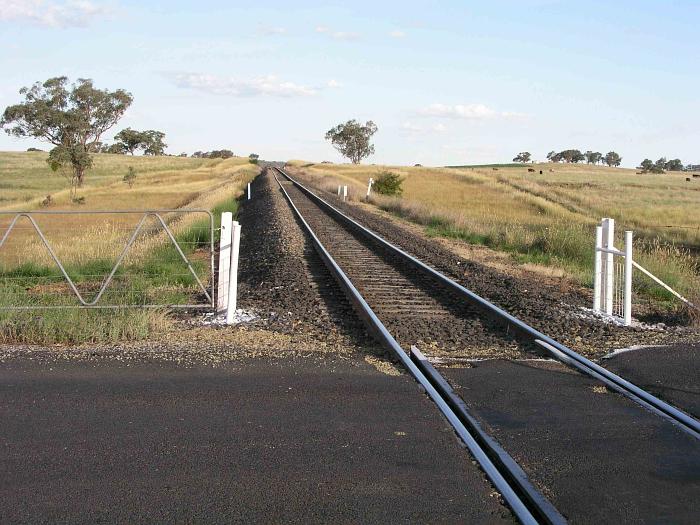 
The view looking back towards Sydney.  The 347km post is visible in the
middle distance.
