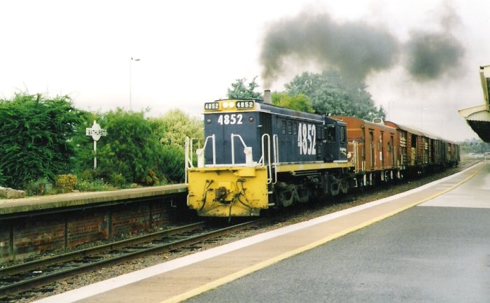 4852 arranging louvred vans for the daily shunt to Uncle Bens at Raglan. The assembled train has a guards van immediately behind the loco. This is possibly one of the last workings that still used a guards van as part of the consist.