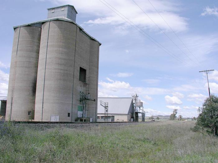 
The silos, looking back up in the direction of Sydney.
