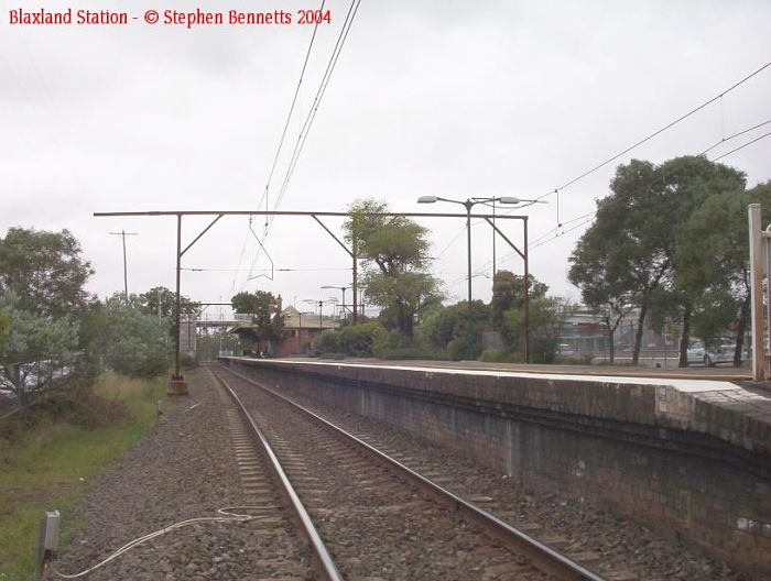 
The view looking down the Up Main along platform 1 (roughly east).
