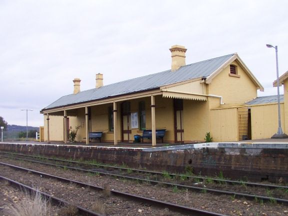 
Another view of the station.  Note the change in platform level.
