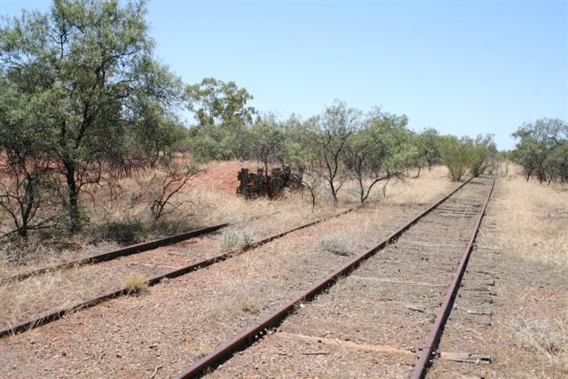 A closer view of the loading tank, looking towards Nyngan.