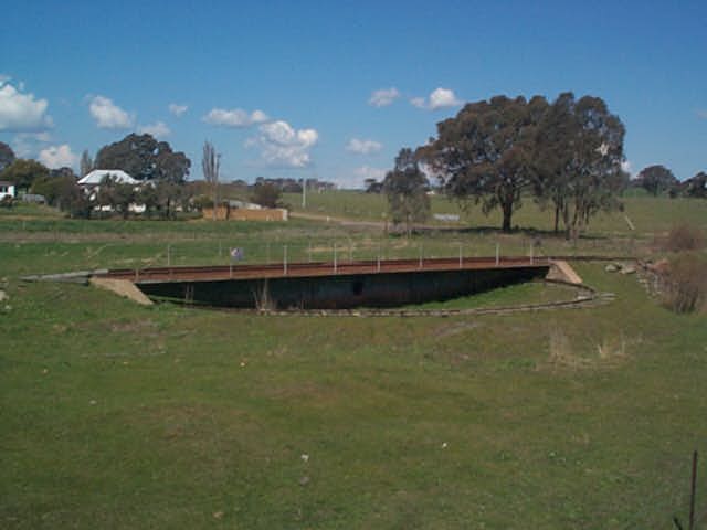 A closer view of the turntable.
