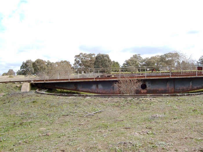 A closer view of the turntable.