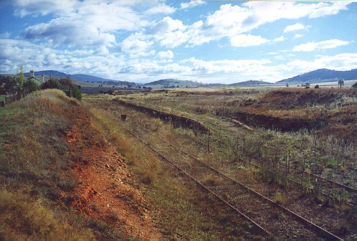 
The platform at Bredbo.  Note the engine dock at behind the platform at the
near end.
