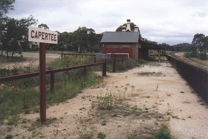 
The view looking up the platform towards Wallerawang.
