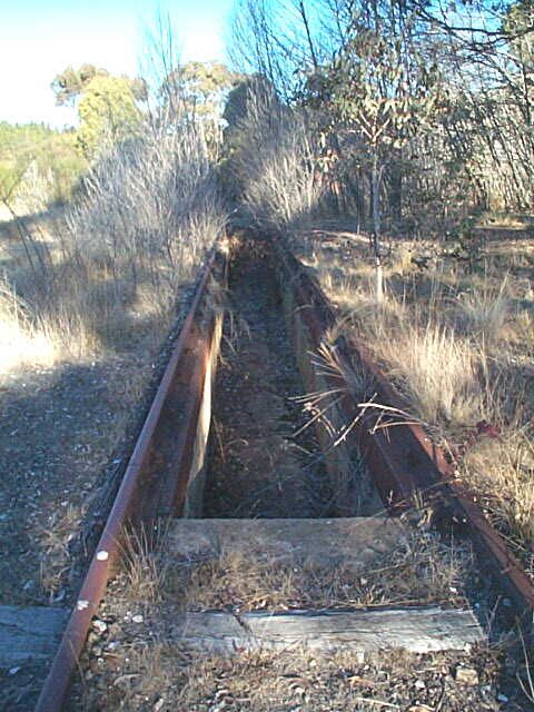 
The ash pit on the turntable road is still present.
