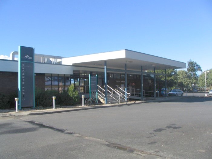 The entrance to the modern station building.