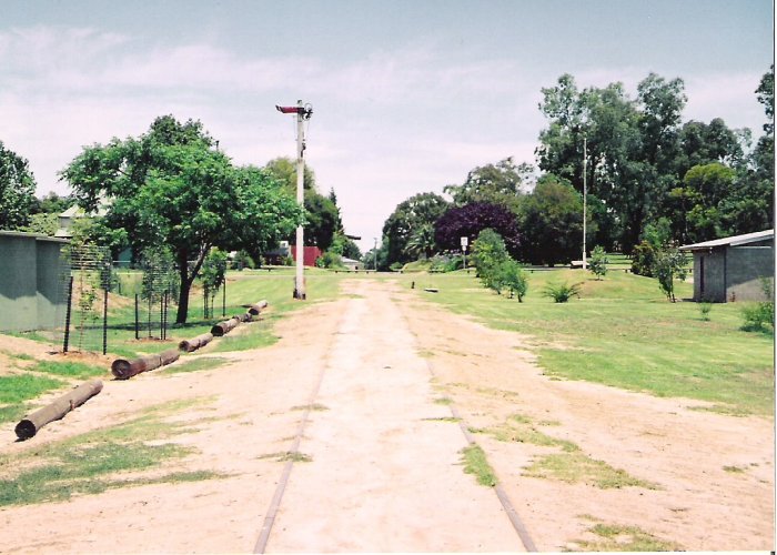 The (slightly damaged) home signal at Redlands Road, looking in a Down direction. The station awning can be seen in the middle background.