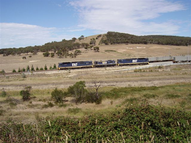 8167/48159/8147 shunting the container transfer facility at Crisps Creek.