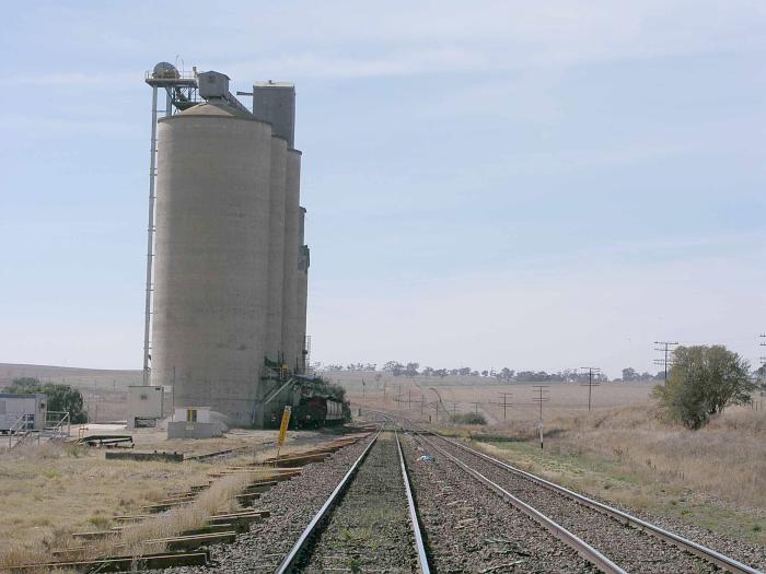 
Today no trace remains of the one-time station, which was located on the
right hand side of the line in the foreground.
