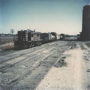 
Loco 4852 is hauling the Weed Kill Train past the platform towards Inverell.
