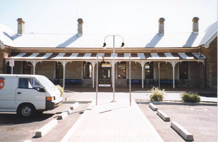 
The pedestrian entrance to Dubbo Station.
