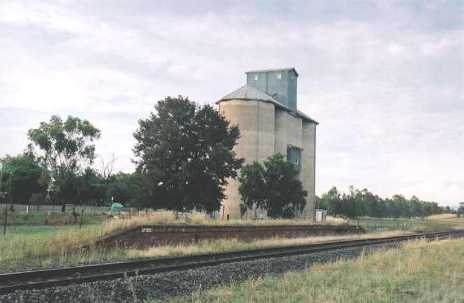 
A closer view of the short unused platform looking towards Tamworth.
