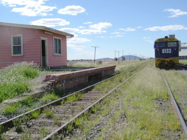 Boxing Day 2004 sees 8152 stopped on the Loop Siding opposite the remains of the station.