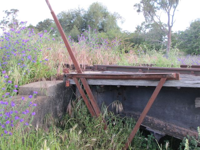 A close-up of the turntable end.