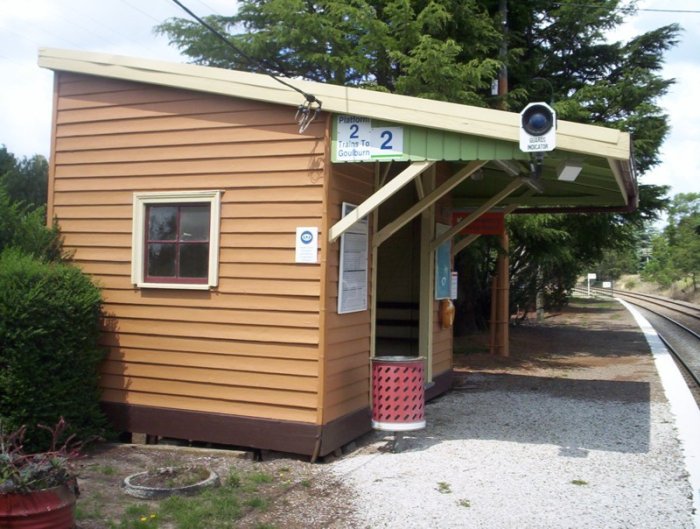 A close-up view of the small waiting room on the Down platform, as viewed looking towards Goulburn.