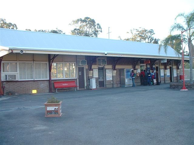 
The view looking across the large "V"-shaped platform towards the main
station building.
