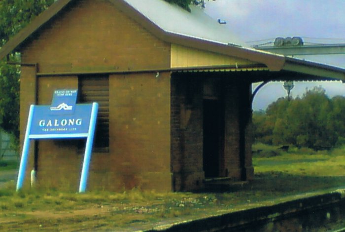 The waiting shed on the up platform.