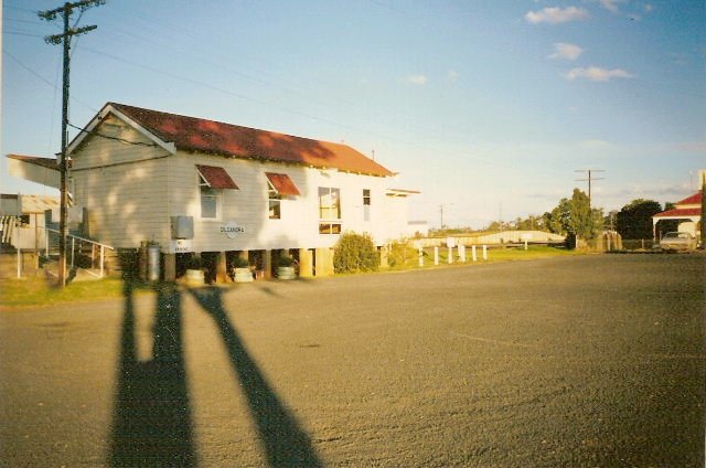 The road-side approach to the station.