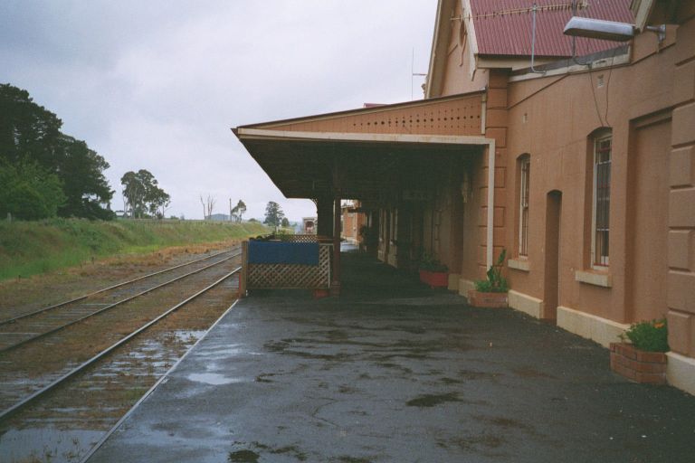 
Look along the platform on a rather wet day.
