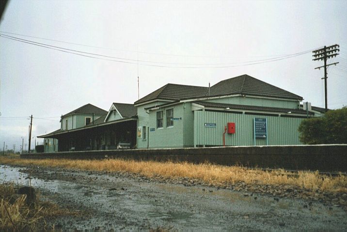 
The overcast sky does the station no favours in this view looking generally
in the Albury direction.
