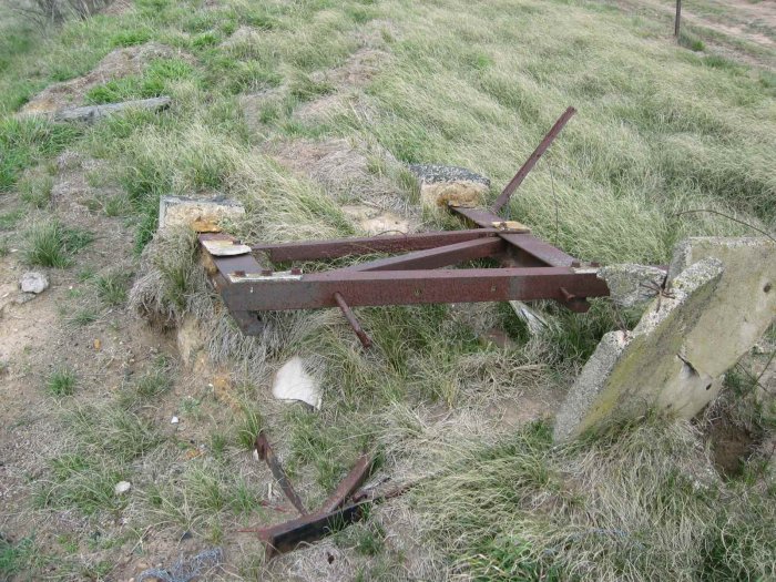 Debris on top of the platform remains.