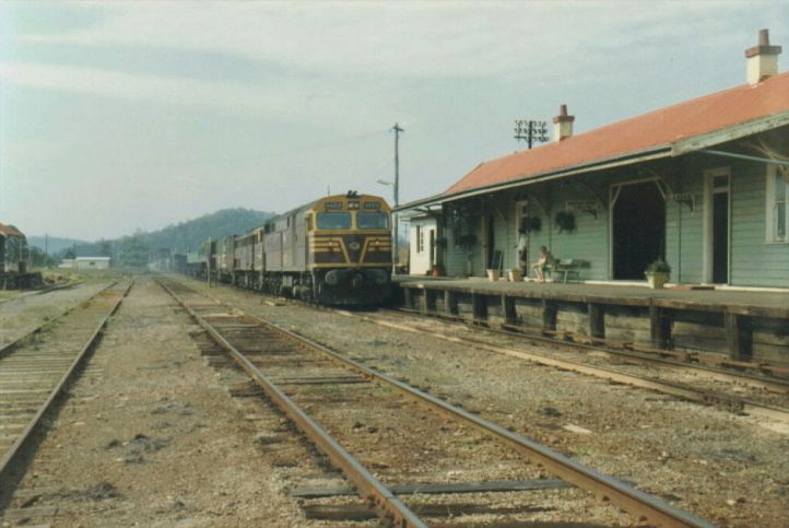 
44212+44?? are heading south hauling a goods train though Kendall station.
The goods shed is just visible at the far left.
