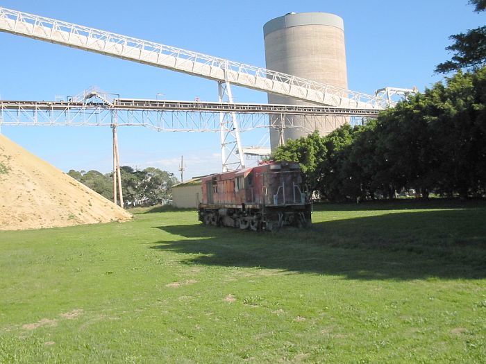 
A derelict 45 class locomotive rests on one of the many disused industrial
sidings.
