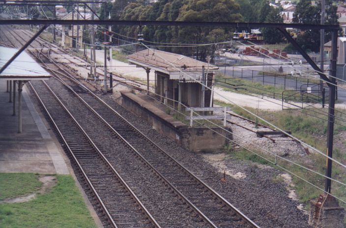 
The very short down platform.
