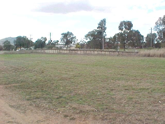 
The loading bank on the silo siding is still present.
