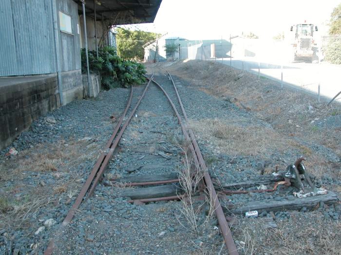 Just before reaching the Dairy Farmers Factory a set of points marks the start of an engine run-around loop. After the Dairy Farmers factory closed a buffer was placed on the line before the track reached the Dairy Farmers Factory.