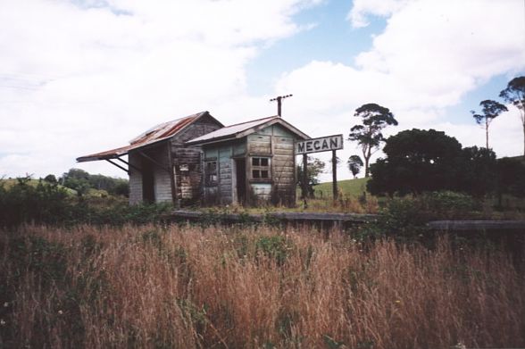 
Megan station has its nameboard and a couple of buildings on the platform,
although the latter are in danger of collapsing.
