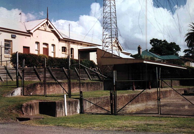 
The view of Morpeth station looking in the up direction, showing a rather
curious platform arrangement.
