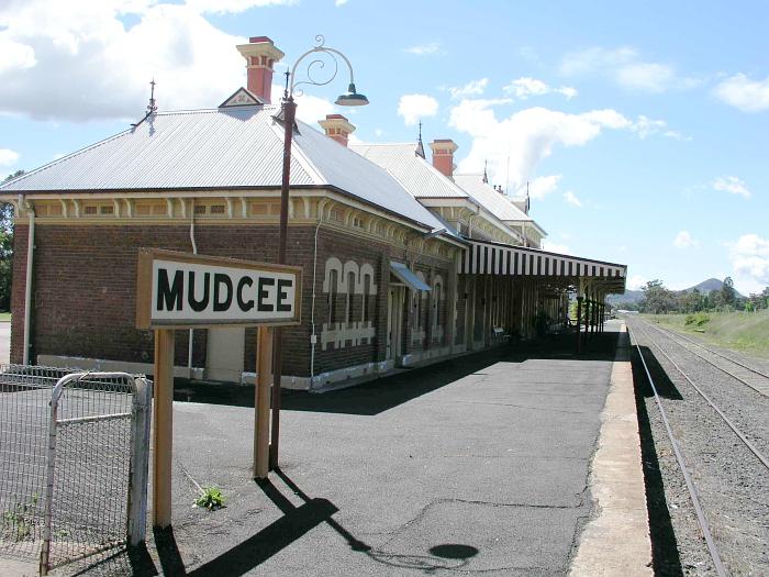 
The view looking south along the platform.
