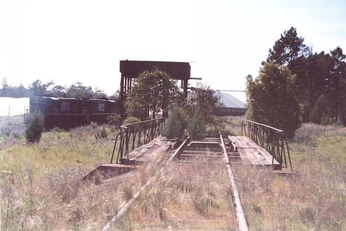 The turntable and water tank are relics of the steam era, but Naradhan still
sees seasonal traffic, as evidenced by the two 48 class locos which have
detached from the wheat train in the background.
