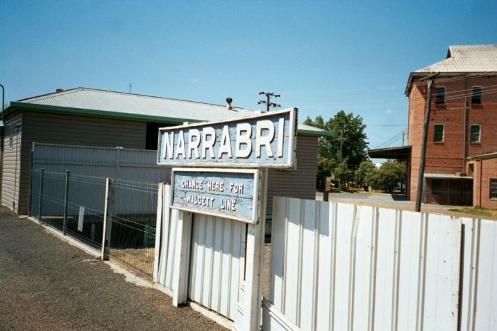 
The platform sign, with the now-obsolete "Change here for Walgett Line".
