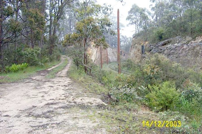 The formation of the Newnes Branch on the left, with the modern balloon loop serving Clarence Colliery on the right.