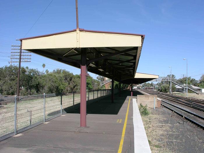 
The view along the platform looking in the direction of Sydney.
