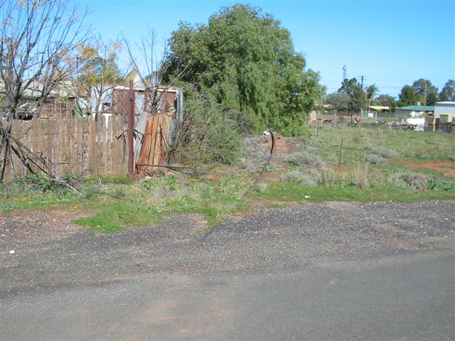 
The scarce remains of The Peak Branch as it crosses the road after
Peak Junction and heads towards Wades Siding. Wades Siding is now built over
by engineering and mining business.
