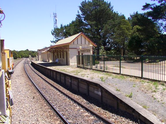 The view looking west along the station, as per-way equipment sits in the loop siding. 