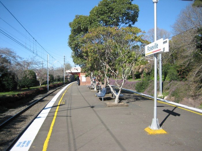 Looking south along platform 2 towards Chatswood.