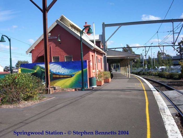 
The view looking along platform 1 from the Sydney end of the platform.
The Up Main is on the right of picture.
