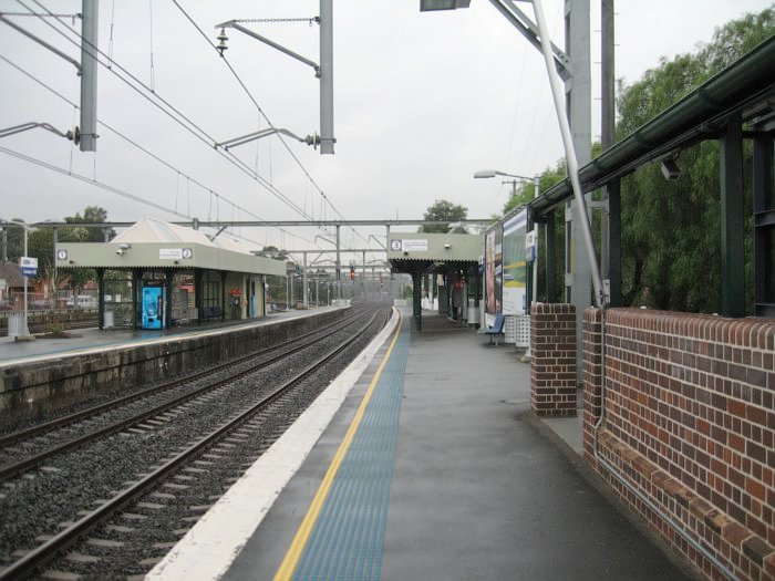 The view looking east along platform 3 towards Lewisham.