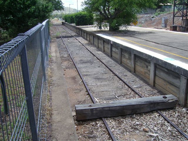 The dock at the Sydney end of Tamworth's platform.