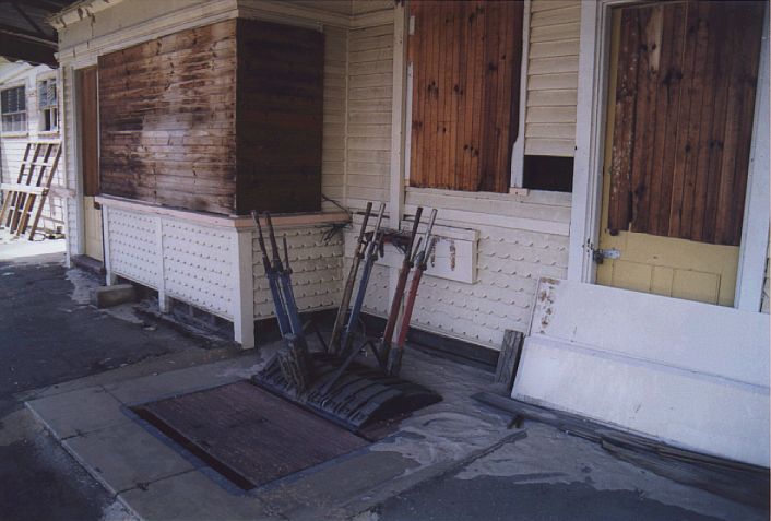 
This lever frame is actually on the platform, on the western side of the
platform.
