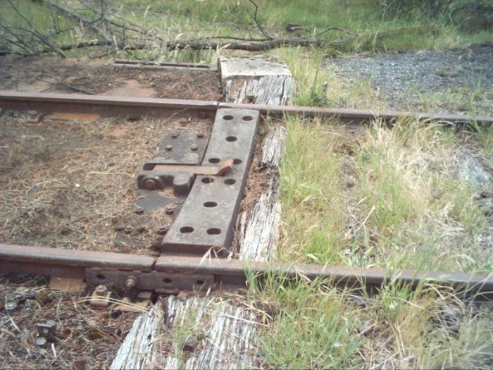 The locking pin on the turntable has been welded into position.