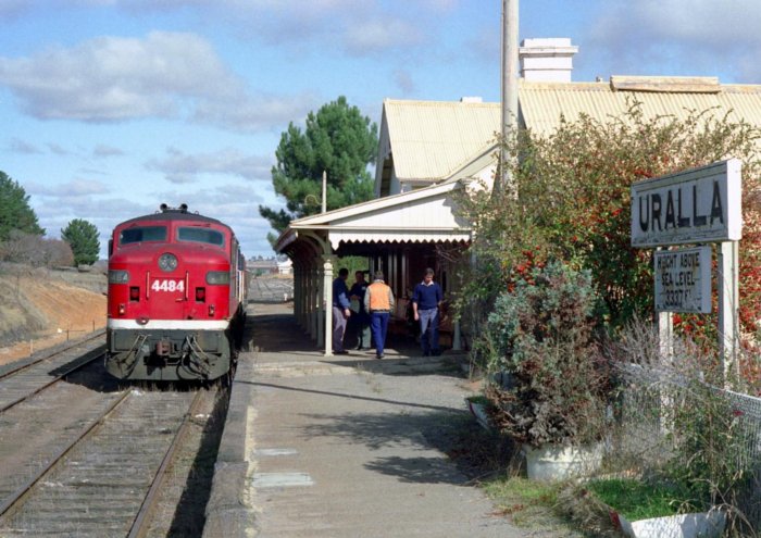 The view looking north as 4484 heads a northbound train through the station.