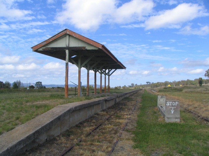 The view looking south along the narrow gauge side of the transhipping platform. Notw the scales on the platform at the near end.