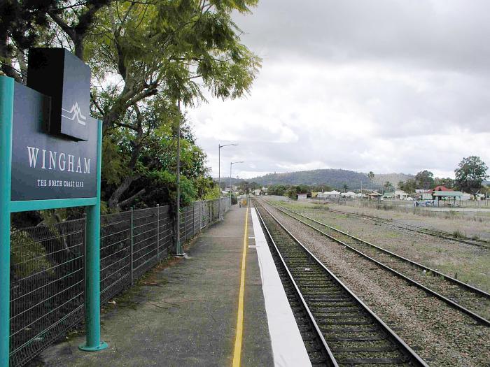 
The view looking down along the platform.
